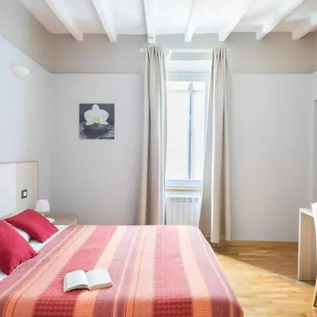 Spanish Steps House Vittoria アパート ローマ