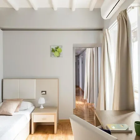 Spanish Steps House Vittoria アパート ローマ